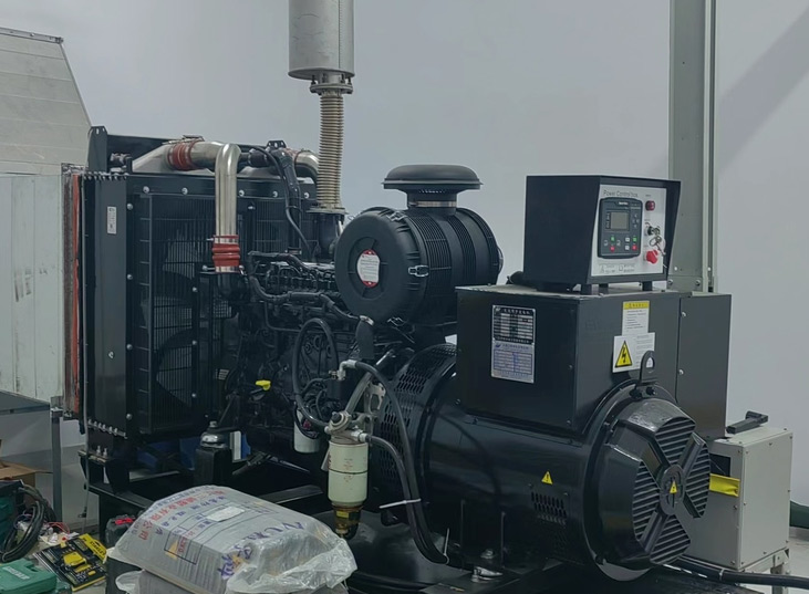 机场600kw康明斯机组安装调试完成