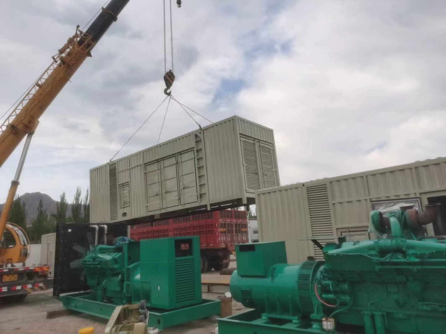 内蒙古工地采购1200KW集装箱康明斯发电机组